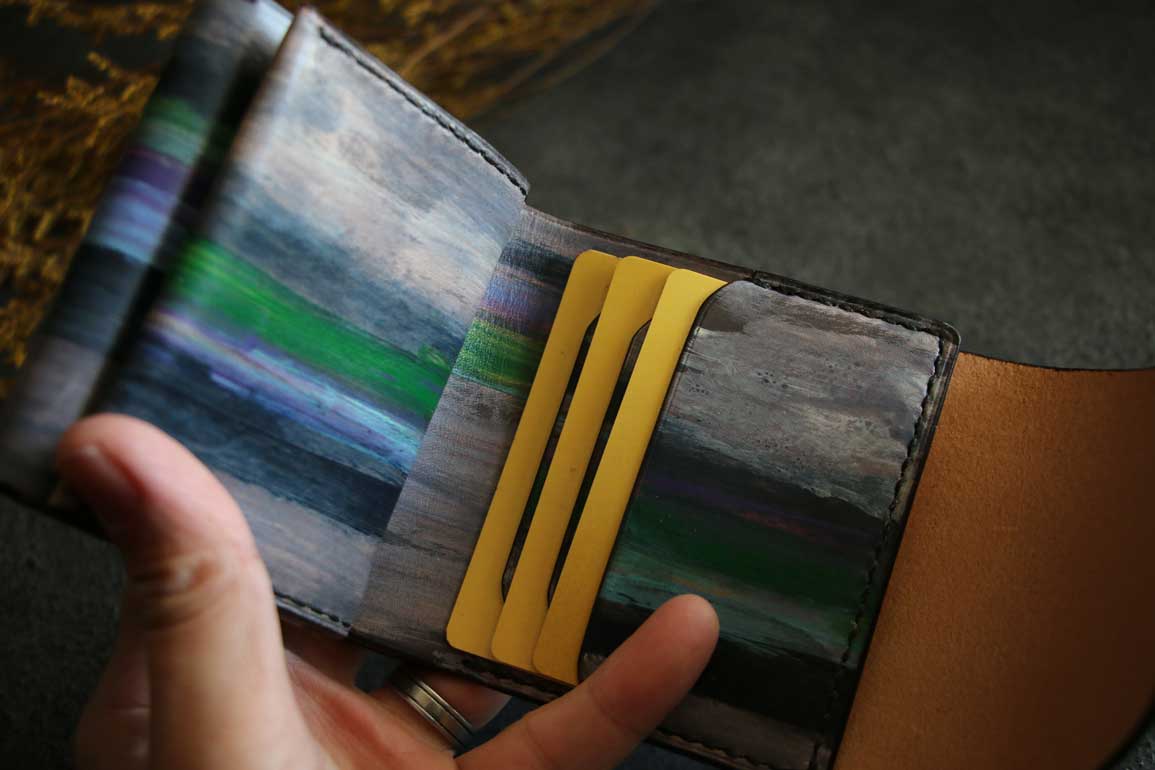 個性的染色ハーフウォレット