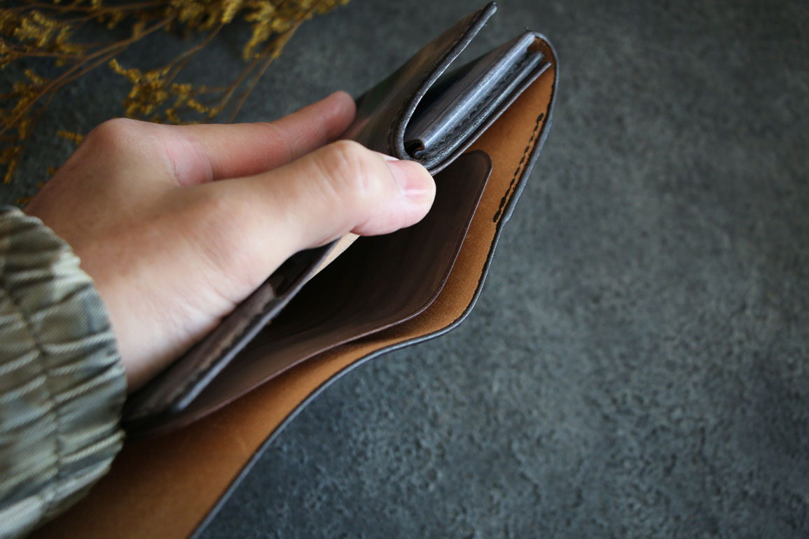 個性的染色ハーフウォレット