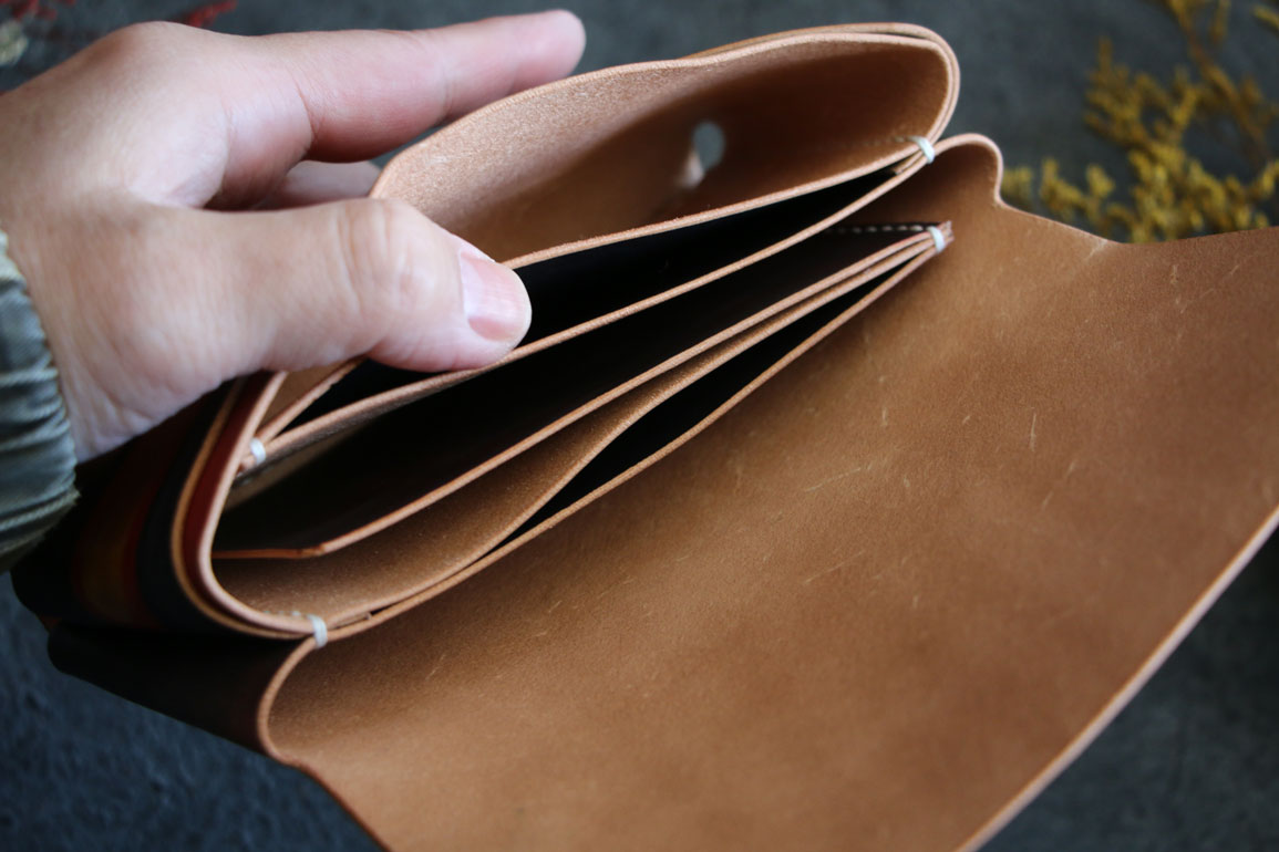 サンバースト革財布