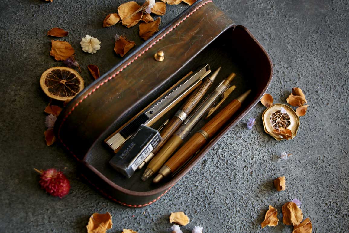 月型駒合わせ縫いペンケース