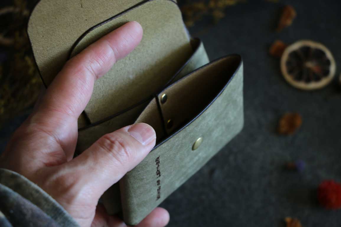 シームレススライド式名刺入れ