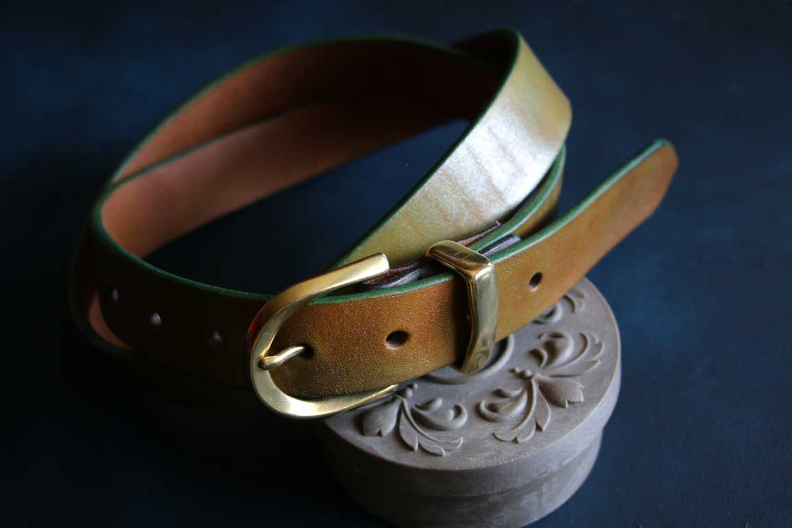 真鍮金具ゴールドレザーベルト