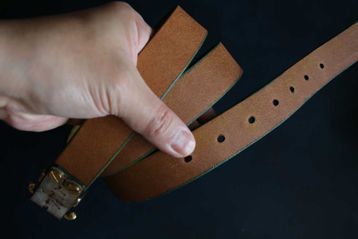 真鍮金具ゴールドレザーベルト