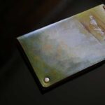 自然の風景を思わせるオリーブグリーンの一点物レザーカードケース「The Army Cardcase」