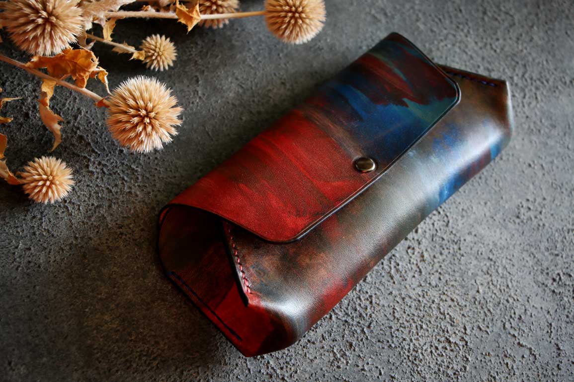 レッド、ブルー、グリーングレーのヴィンテージ調カラーが美しいThe Coron Pencilcase