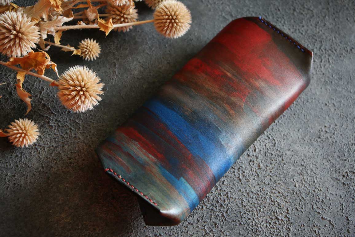 レッド、ブルー、グリーングレーのヴィンテージ調カラーが美しいThe Coron Pencilcase