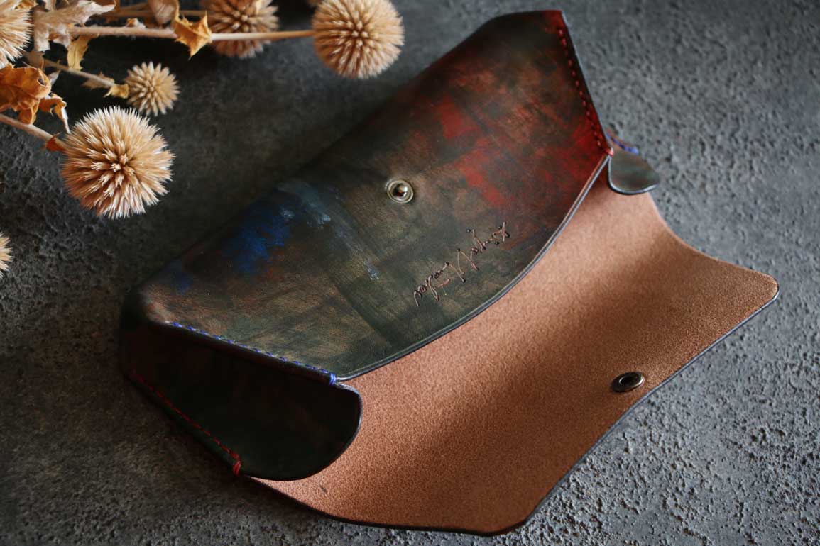 レッド、ブルー、グリーングレーのヴィンテージ調カラーが美しいThe Coron Pencilcase