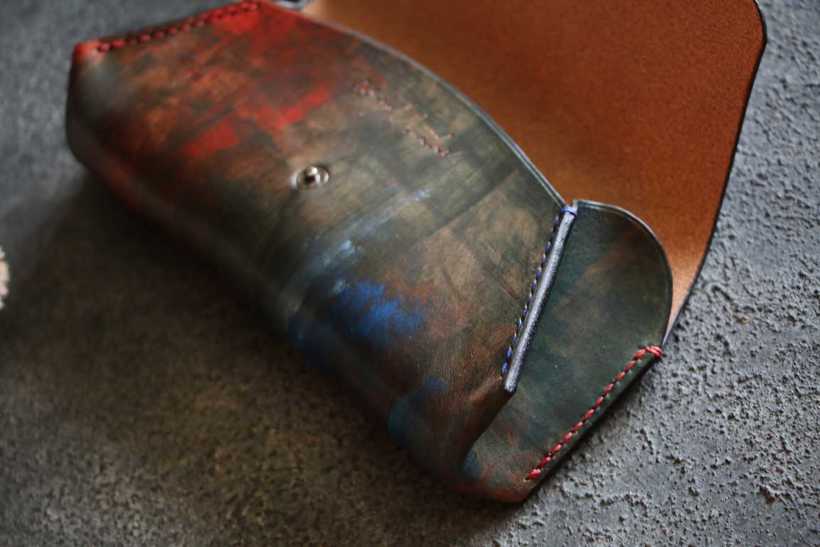 レッド、ブルー、グリーングレーのヴィンテージ調カラーが美しいThe Coron Pencilcase