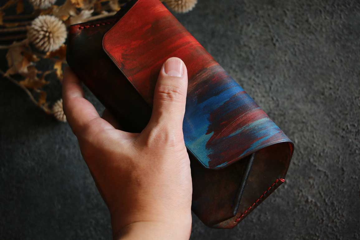 レッド、ブルー、グリーングレーのヴィンテージ調カラーが美しいThe Coron Pencilcase
