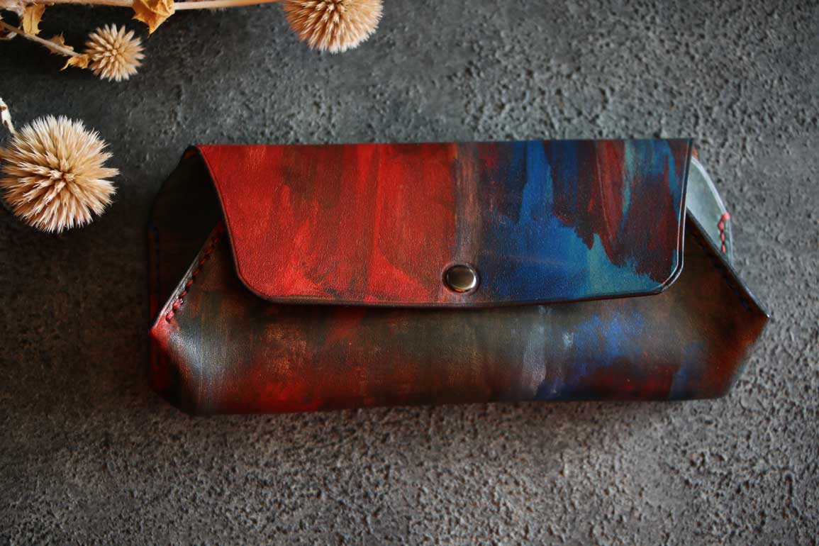 レッド、ブルー、グリーングレーのヴィンテージ調カラーが美しいThe Coron Pencilcase