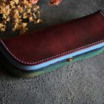 ワインレッドとブルーグリーンのコントラストが美しいThe Crescent Moon Pencilcase
