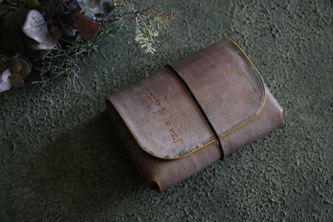 いトープブラウンのThe Phantom Cardcase