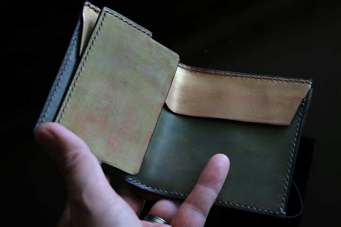ひとつの革がひとつの個性へと変わる、The Edge Core Wallet。