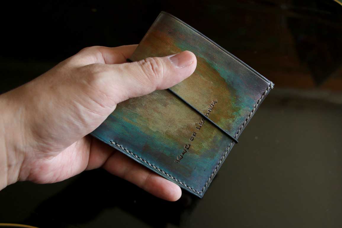 ひとつの革がひとつの個性へと変わる、The Edge Core Wallet。