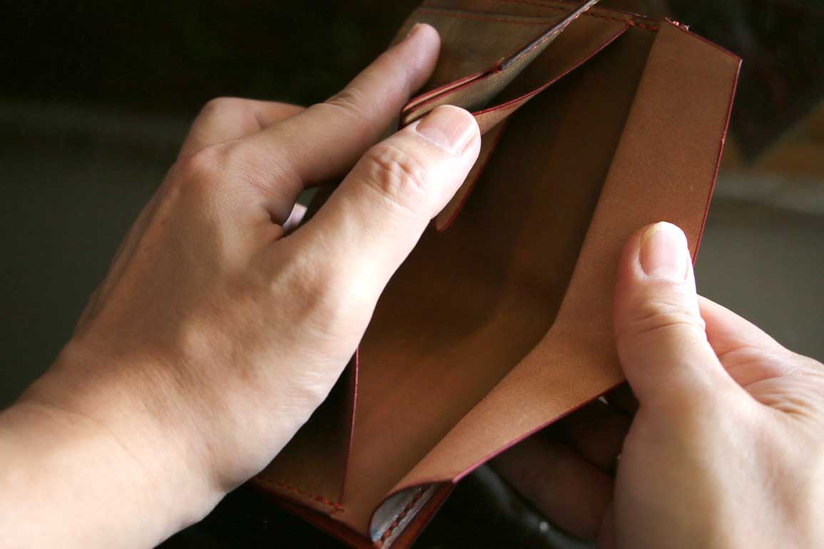 ひとつの革がひとつの個性へと変わる、The Edge Core Wallet。