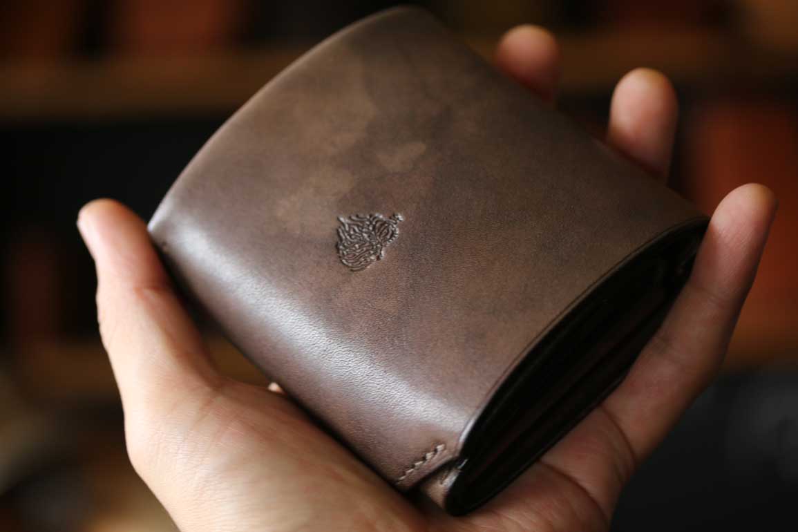 手の平コンパクトサイズ革財布