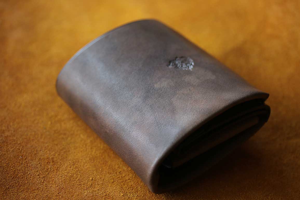 鉄染め小さい革財布