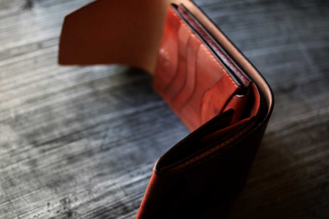 銅染色革フラップ折財布スライドカード入れ