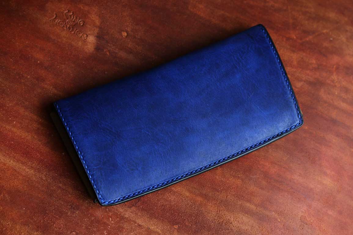 薄いスタイリッシュブルー財布