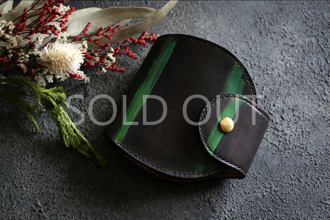 ハーフウォレット 長く愛される、定番財布】モノグラムプレートハーフウォレット