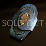 深いブルーグリーンのグラデーションが美しい一点物The Egg Key Case。回転式レザーキーケース。