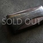 ブルーグリーンの光が流れる一点もの「The Organic Line Wallet」|金具を使わない本革コンパクト長財布
